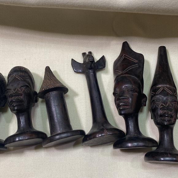 Various Antique Hand-carved African Makonde Chess Pieces (13 pieces total) - Picture 10 of 14